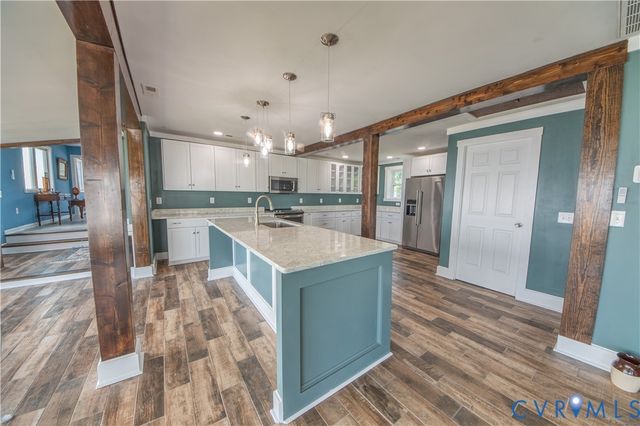 154 Riverside Dr, Deltaville, VA 23043