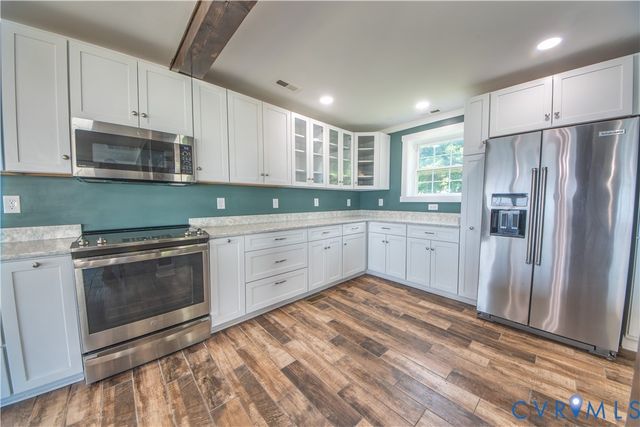 154 Riverside Dr, Deltaville, VA 23043