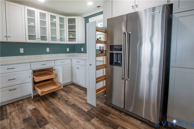 154 Riverside Dr, Deltaville, VA 23043