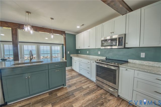 154 Riverside Dr, Deltaville, VA 23043