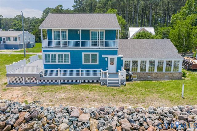 154 Riverside Dr, Deltaville, VA 23043