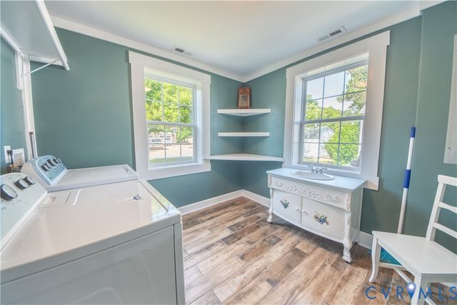 154 Riverside Dr, Deltaville, VA 23043