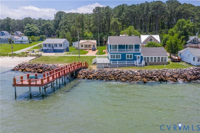 154 Riverside Dr, Deltaville, VA 23043