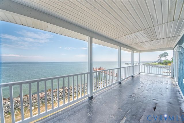 154 Riverside Dr, Deltaville, VA 23043