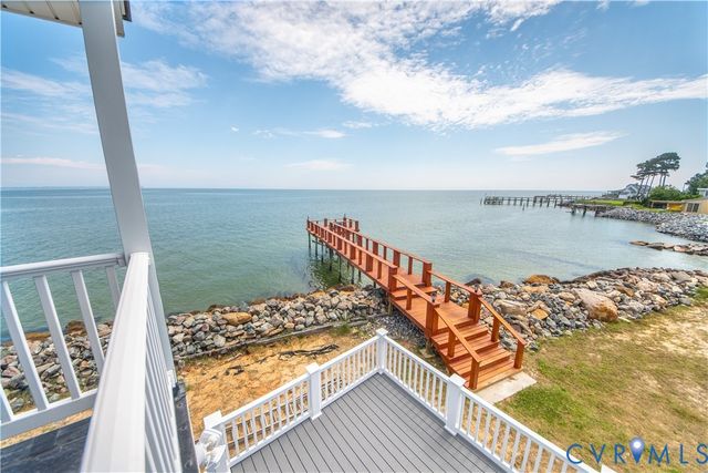 154 Riverside Dr, Deltaville, VA 23043