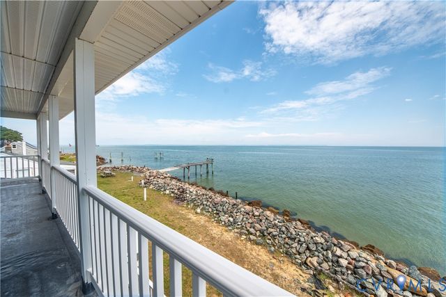 154 Riverside Dr, Deltaville, VA 23043