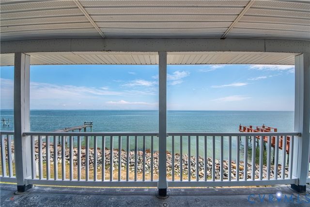 154 Riverside Dr, Deltaville, VA 23043