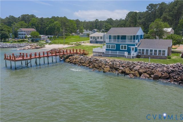 154 Riverside Dr, Deltaville, VA 23043