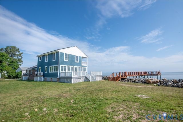 154 Riverside Dr, Deltaville, VA 23043