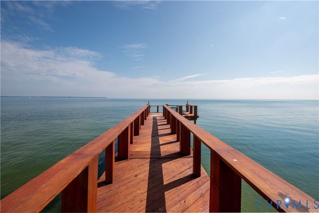 154 Riverside Dr, Deltaville, VA 23043