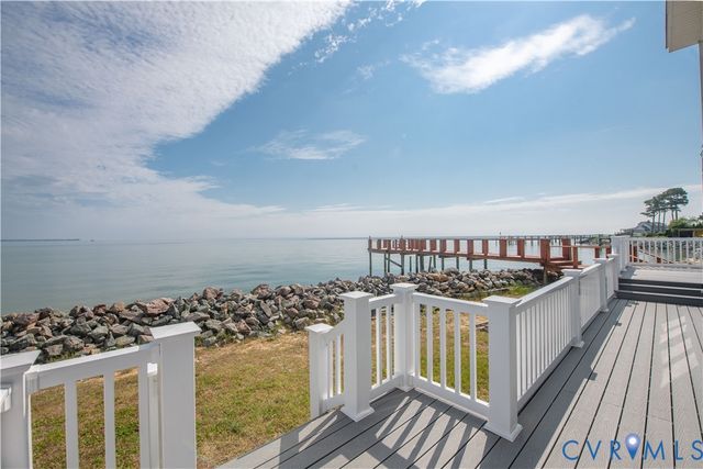 154 Riverside Dr, Deltaville, VA 23043