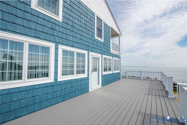 154 Riverside Dr, Deltaville, VA 23043