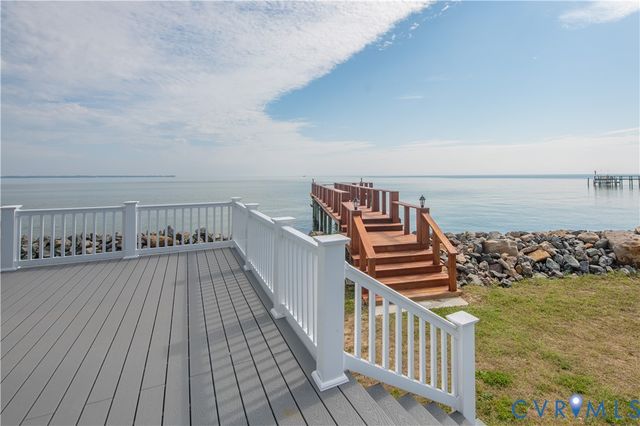 154 Riverside Dr, Deltaville, VA 23043