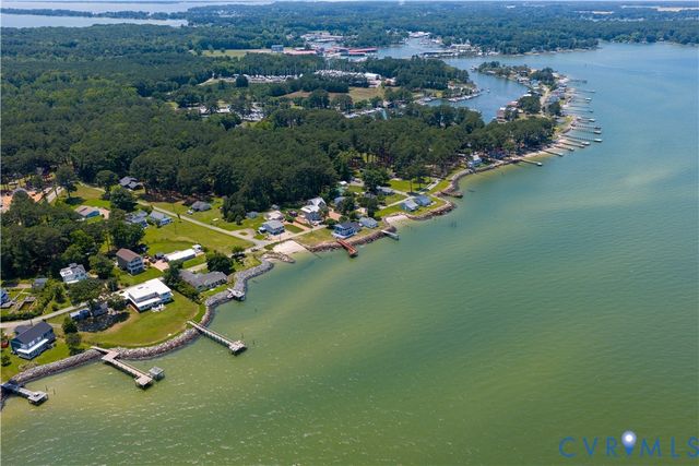 154 Riverside Dr, Deltaville, VA 23043