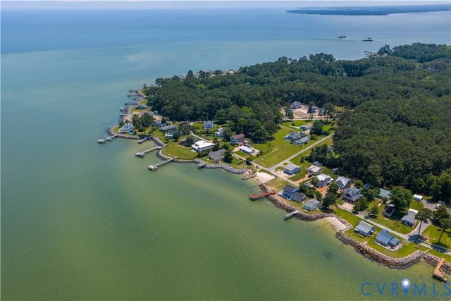 154 Riverside Dr, Deltaville, VA 23043