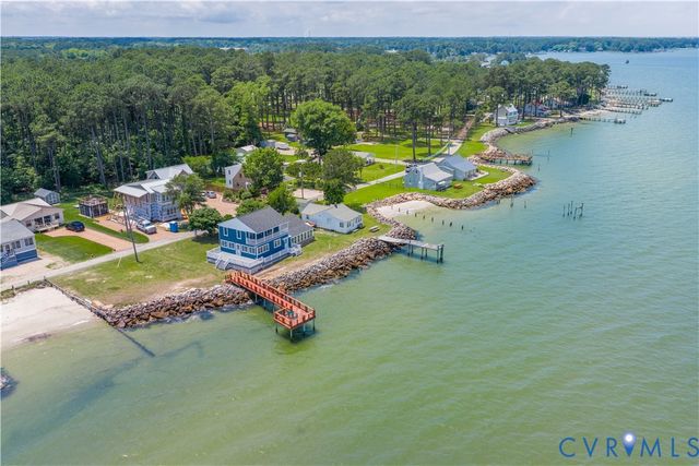154 Riverside Dr, Deltaville, VA 23043