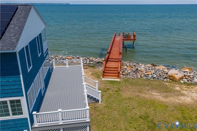 154 Riverside Dr, Deltaville, VA 23043