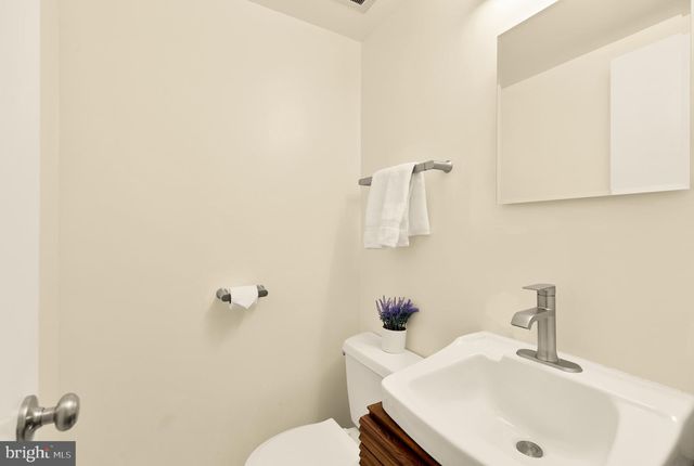 8407 GEORGIAN WAY, Annandale, VA 22003