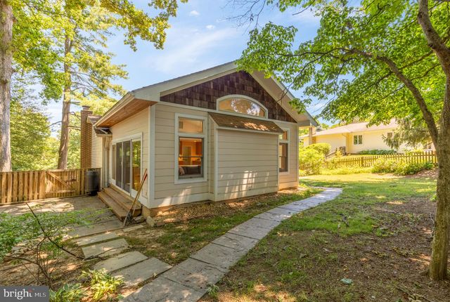 8407 GEORGIAN WAY, Annandale, VA 22003