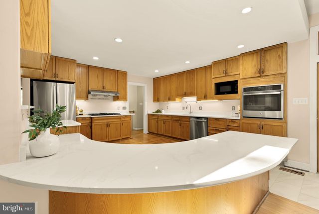8407 GEORGIAN WAY, Annandale, VA 22003