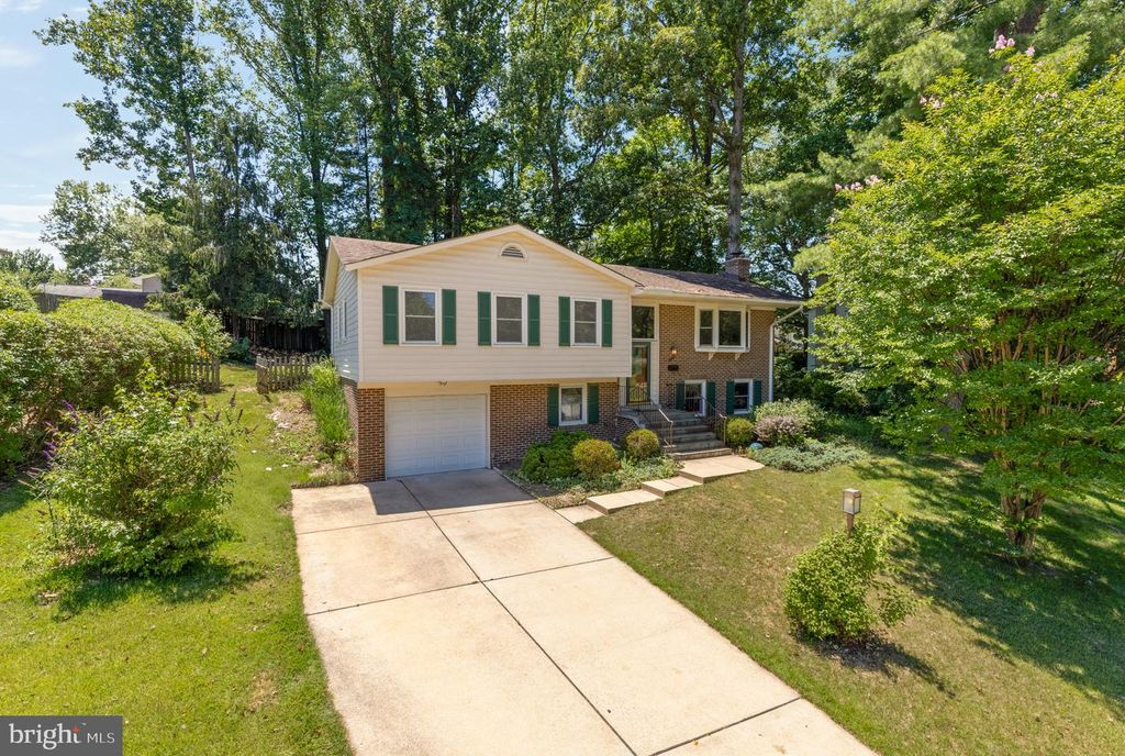8407 GEORGIAN WAY, Annandale, VA 22003