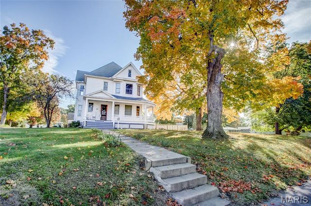 918 5th Street, Carrollton, IL 62016