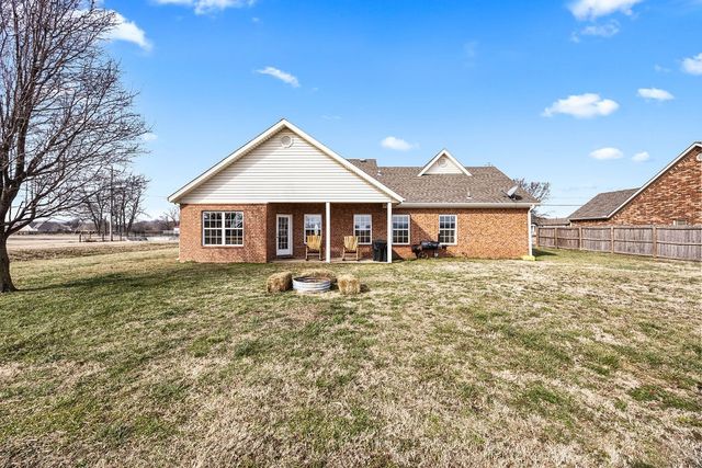 1601 Viney Grove Road, Prairie Grove, AR 72753