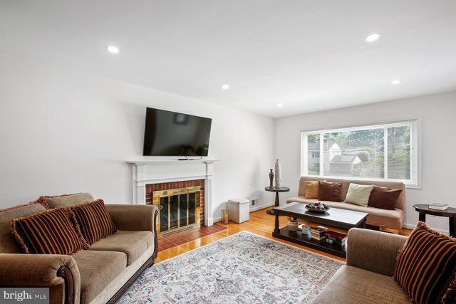 3210 PATRICK HENRY DR, Falls Church, VA 22044
