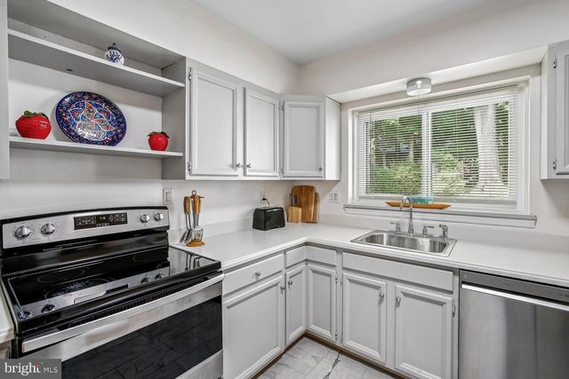 3210 PATRICK HENRY DR, Falls Church, VA 22044