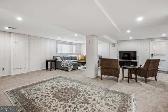 3210 PATRICK HENRY DR, Falls Church, VA 22044
