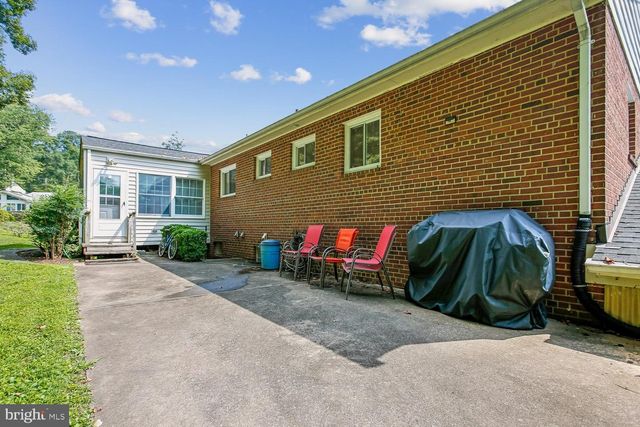 3210 PATRICK HENRY DR, Falls Church, VA 22044