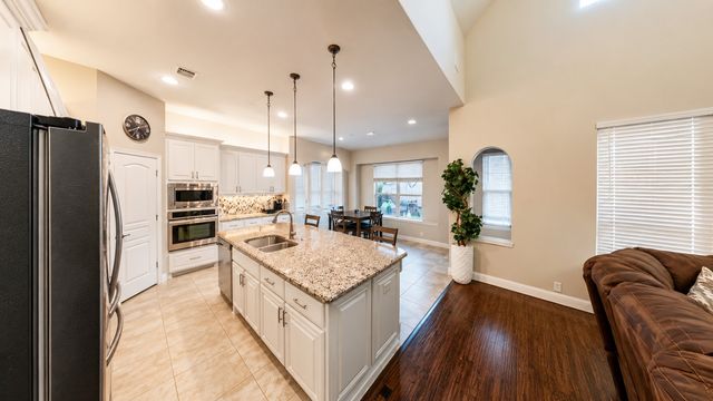 1917 Sunflower Drive, Glenn Heights, TX 75154