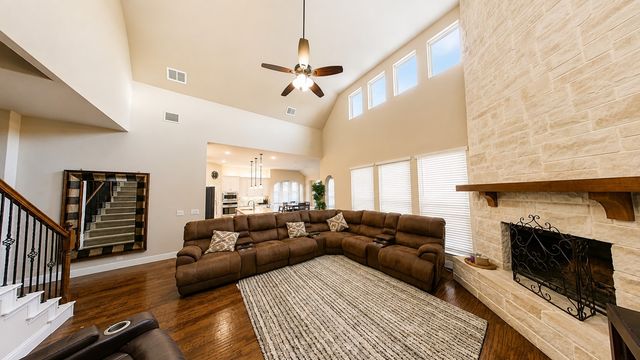 1917 Sunflower Drive, Glenn Heights, TX 75154