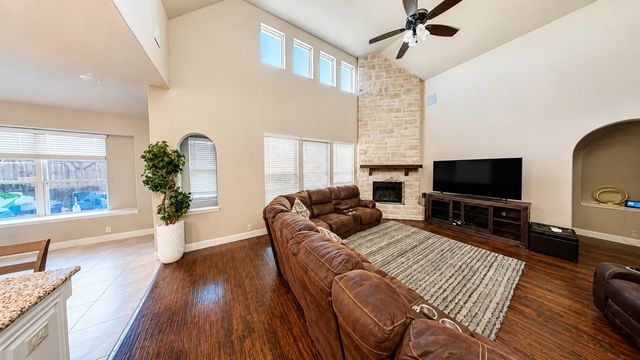 1917 Sunflower Drive, Glenn Heights, TX 75154