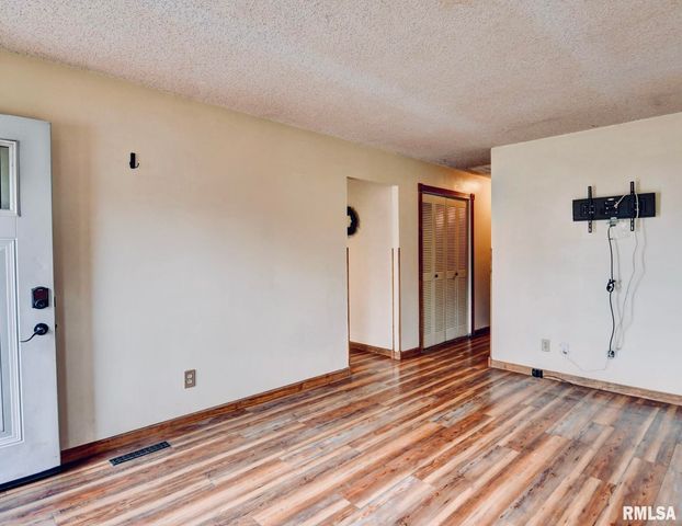 709 E Heights Avenue, Taylorville, IL 62568