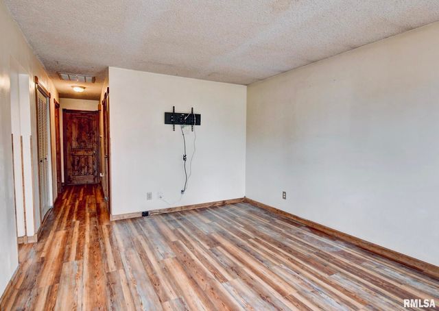 709 E Heights Avenue, Taylorville, IL 62568