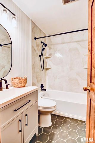 709 E Heights Avenue, Taylorville, IL 62568