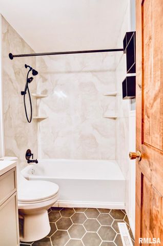 709 E Heights Avenue, Taylorville, IL 62568