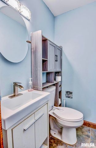 709 E Heights Avenue, Taylorville, IL 62568