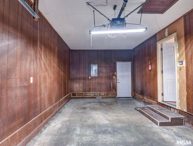 709 E Heights Avenue, Taylorville, IL 62568