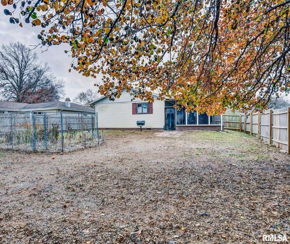 709 E Heights Avenue, Taylorville, IL 62568