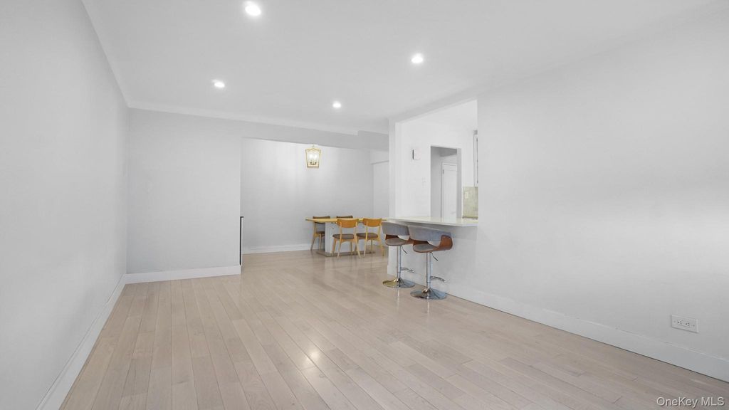 66-15 Wetherole St E4, Rego Park, NY 11374 — photo 3