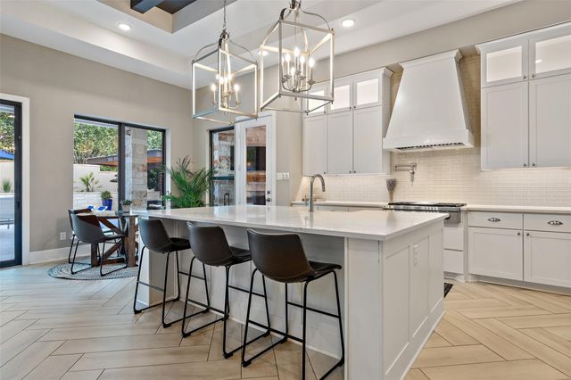 107 Bisset CT, Austin, TX 78738