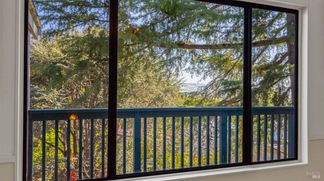 1104 Birch Dr, Petaluma, CA 94952