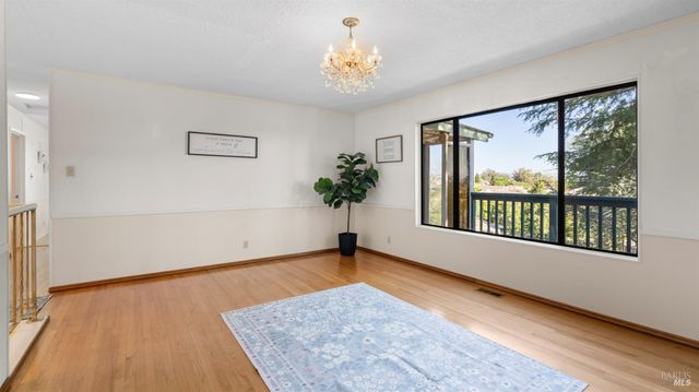 1104 Birch Dr, Petaluma, CA 94952