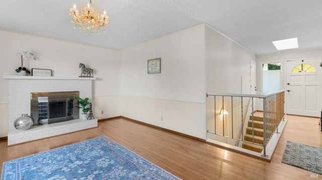 1104 Birch Dr, Petaluma, CA 94952