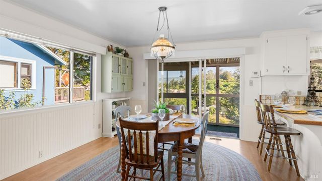 1104 Birch Dr, Petaluma, CA 94952