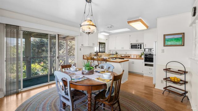 1104 Birch Dr, Petaluma, CA 94952