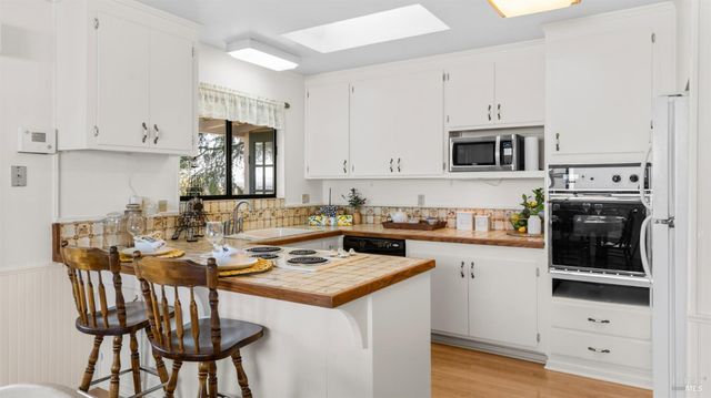 1104 Birch Dr, Petaluma, CA 94952