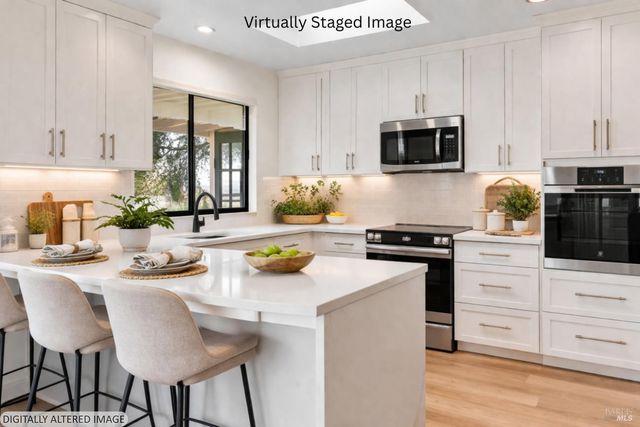 1104 Birch Dr, Petaluma, CA 94952